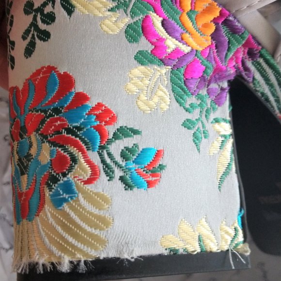 Qupid Gray High Heel Sandals With Floral Embroidery Pattern Block Heel NWD NIB - Picture 14 of 16